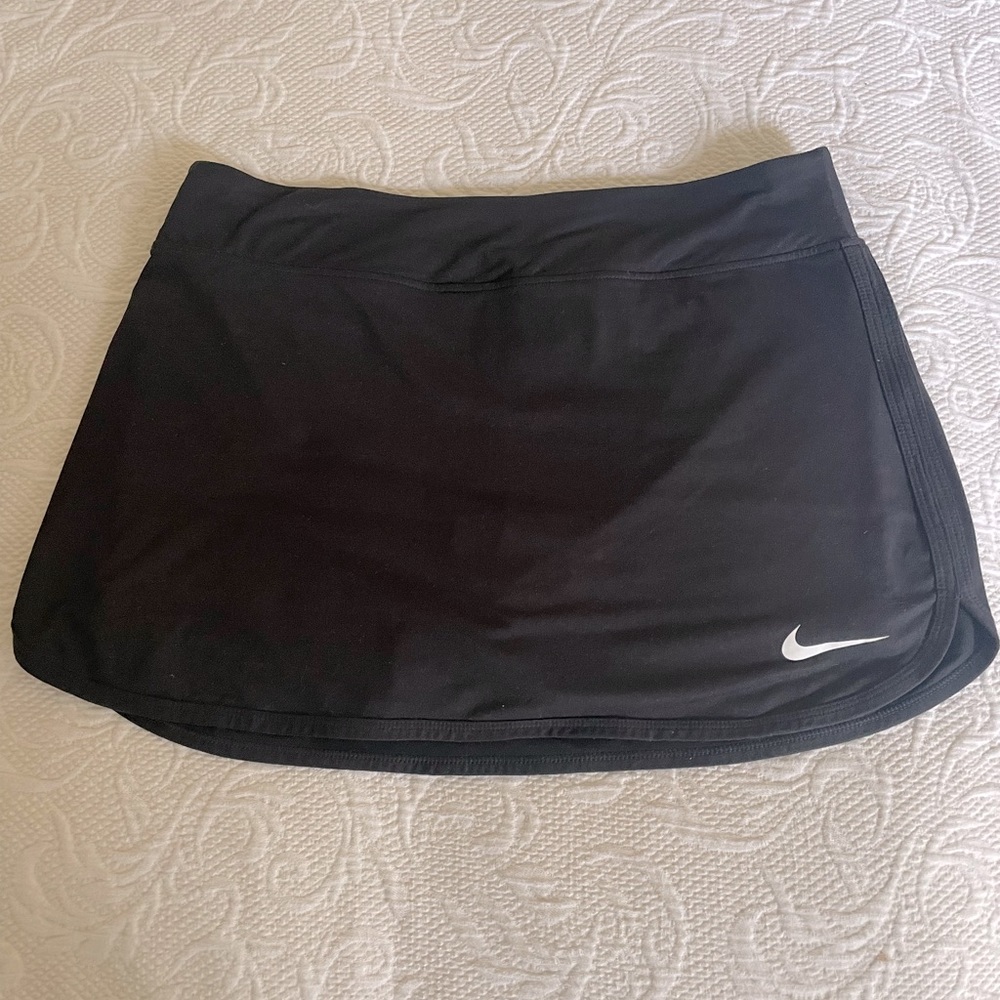 Nike Dri-fit skort. Size medium. Black. Great condition.